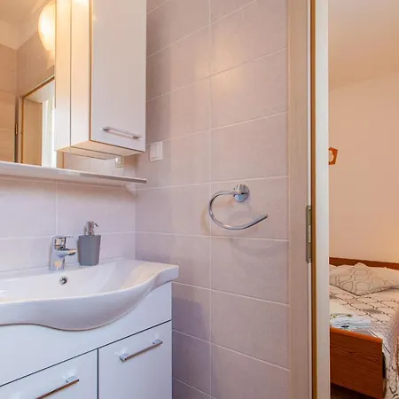 Laudina 3* Cres